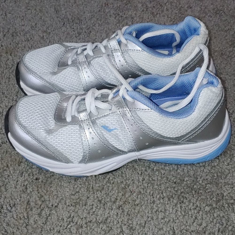 Everlast ladies sneakers Sz 6